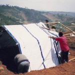 Shigeru Ban, UNHCR-Papier-Notunterkunft, Byumba-Flüchtlingslager, Ruanda 1999, Foto: Shigeru Ban Architects