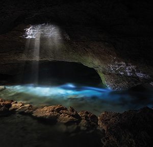 „Blue Water Cave“, Pulangi River, Quezon, Philippinen, Foto: Theglennpalacio (via Wikimedia / CC BY- SA 4.0)